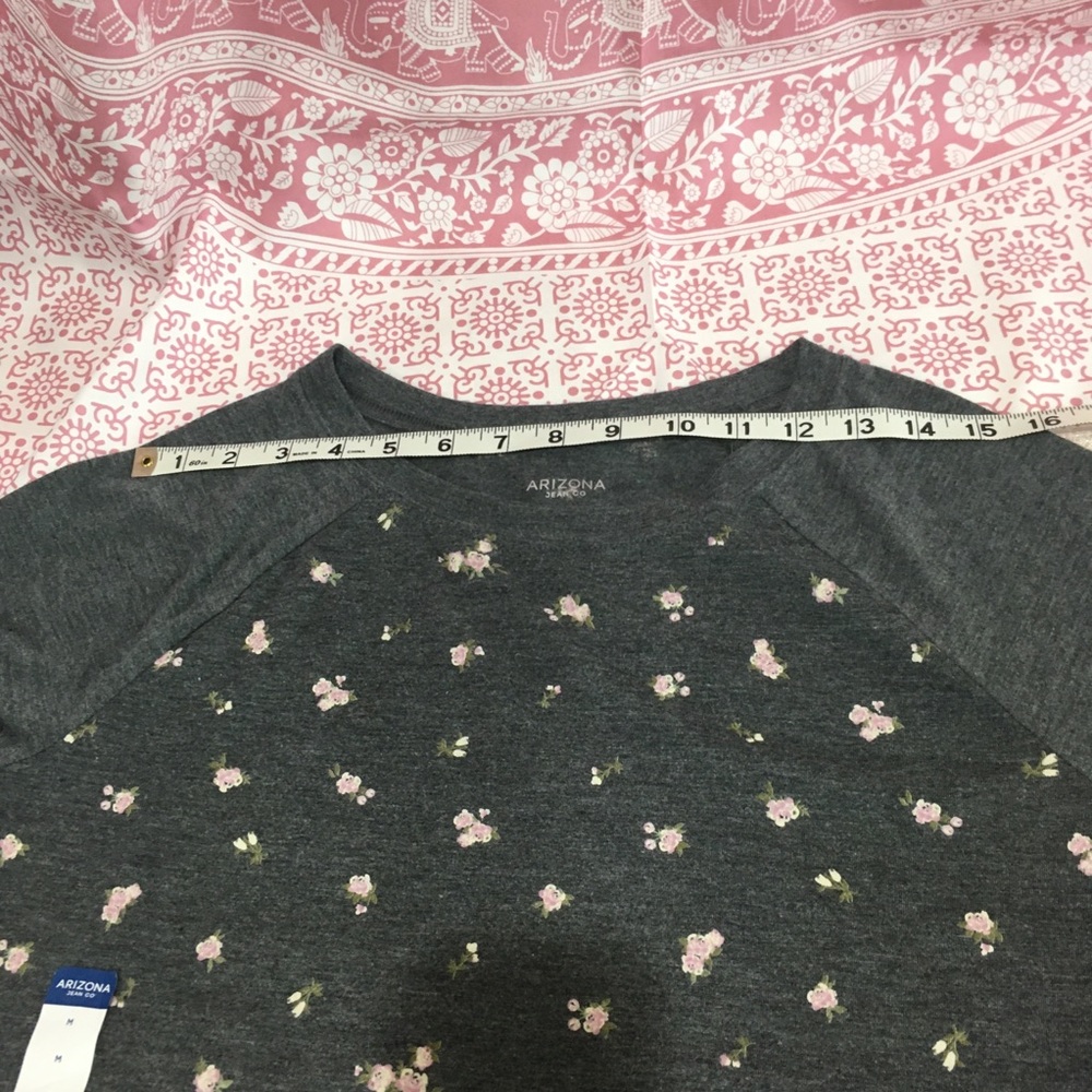 🌷3 Tops for $18 - NWT Arizona Jean Co. Grey Floral Crew Neck Shirt - Picture 10 of 16